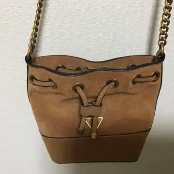 GUESS 브라운 스웨이드 숄더백