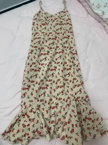 꽃무늬 슬리브리스 원피스