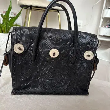 그레이스 콘티넨탈 카빙 트라이브스 Maestra S BLK