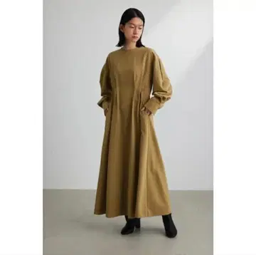 [택 포함 새상품] 턱 디자인 플레어 원피스 스타일 미키서