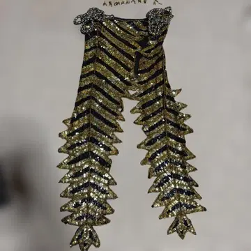 블랙과 금 비즈 장식 스톨 헤드밴드 포함