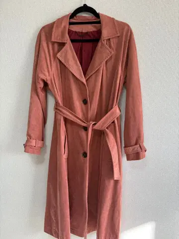 [ Lily Brown ] 핑크 스웨이드 소재 트렌치코트