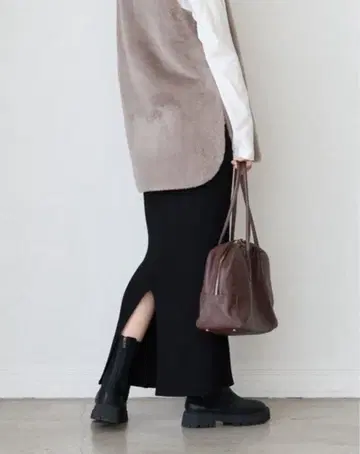 블랙 슬릿 타이트 스커트