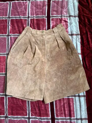 Winlit 베이지 스웨이드 숏팬츠 사이즈 10