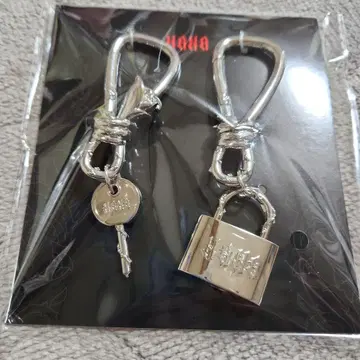 HANA BAD LOVE 카라비너 세트