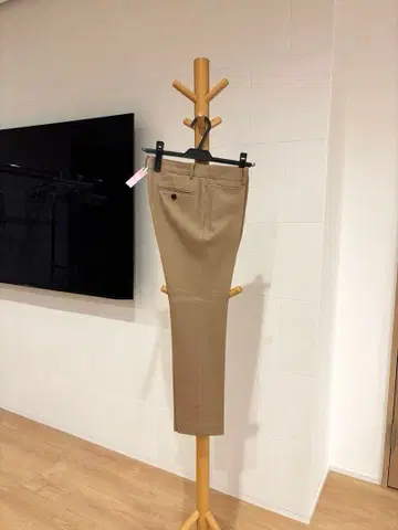 투모로우랜드 테이퍼드 팬츠 새상품급