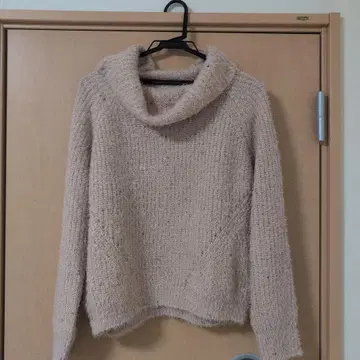 복슬복슬 하이넥 긴팔 스웨터 베이지