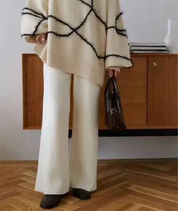 DISCOAT [ 새상품/미사용/아이보리 ] 니트 플레어 팬츠 디스코트