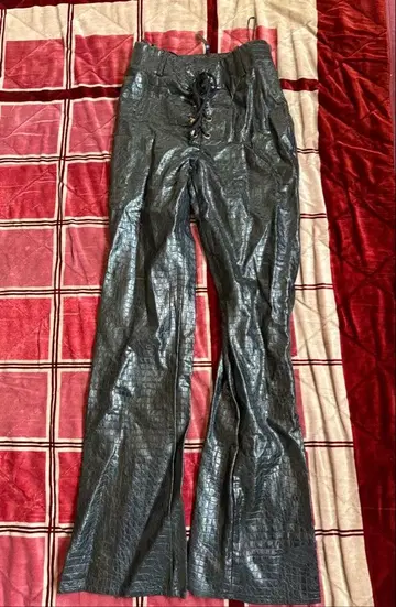 재거 & 스톤 악어 엠보싱 플레어 팬츠