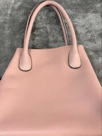 소가죽(천연 가죽) 스모키 핑크 용량 넉넉한 숄더백