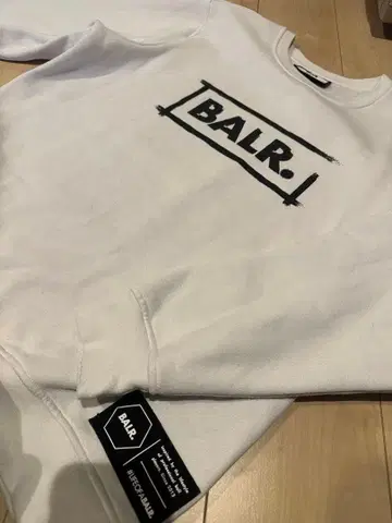 BALR. 화이트 맨투맨 L 사이즈 속기모 프린트 로고