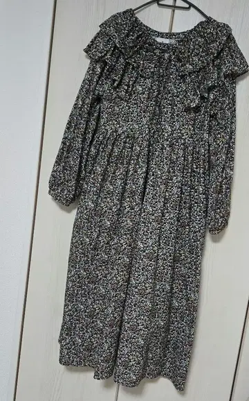 merry jenny 꽃무늬 프릴 칼라 원피스 블랙