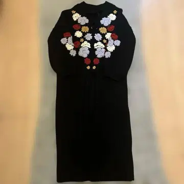 플라워 플레어 니트 원피스 그레이스 콘티넨탈 꽃무늬 블랙