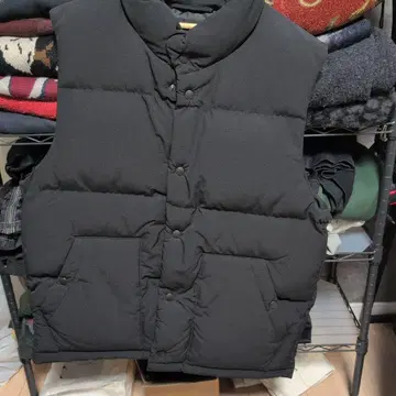 GU 블랙 단추식 베스트