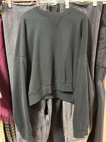 entire studios 맨투맨