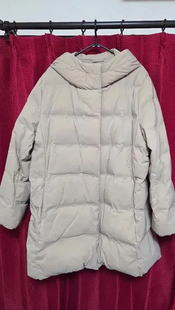 유니클로 심리스 다운 숏코트 베이지 3XL