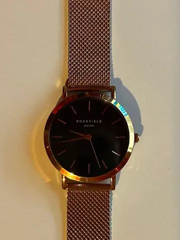 ROSEFIELD 여성용 손목시계 블랙/골드 메쉬 작동품