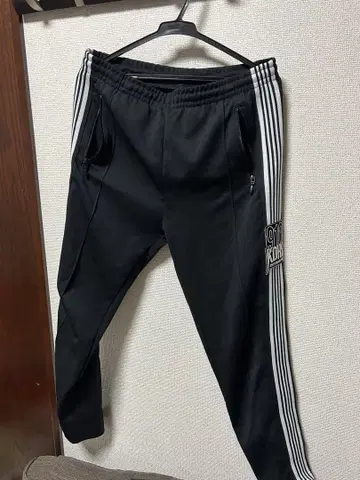 910 KDHR DIVISION 블랙 팬츠