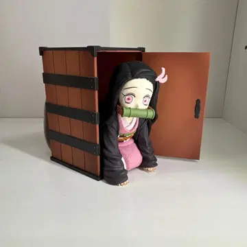 귀멸의 칼날 피규어 - 나무 상자 속 네즈코