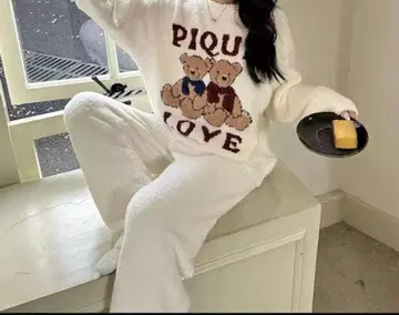 새상품 젤라또피케 홀리데이 베어 자카드 풀오버 & 롱 팬츠