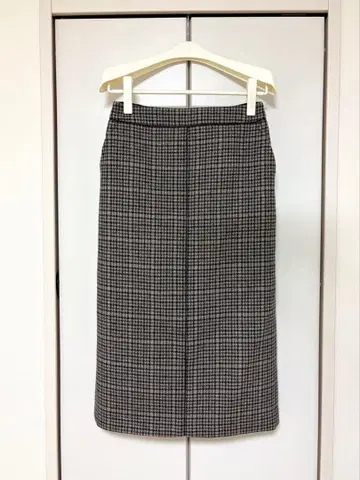 [이번 시즌 신상] 23구 본딩 체크 트위드 i라인 스커트 38사이즈