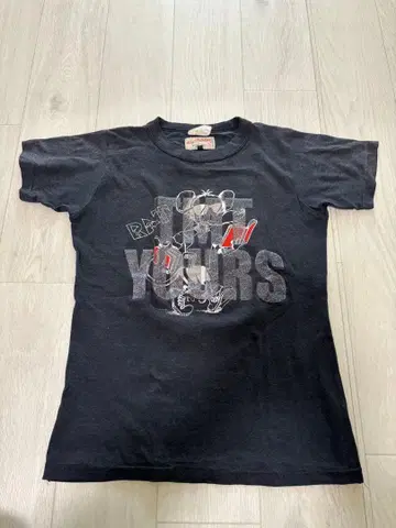 TMT Big Holiday 그래픽T셔츠 M 사이즈