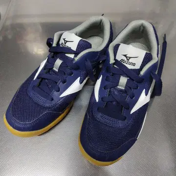 미즈노 네이비 스니커즈