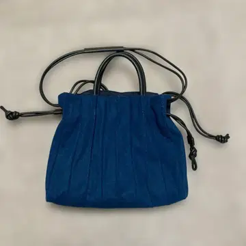 캠퍼 네이비 스웨이드 드로우 스트링 백