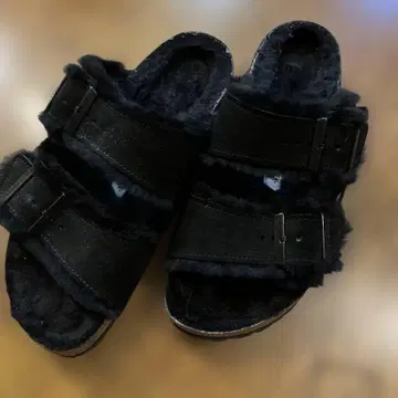 버켄스탁 퍼 샌들 2개 스트랩 블랙