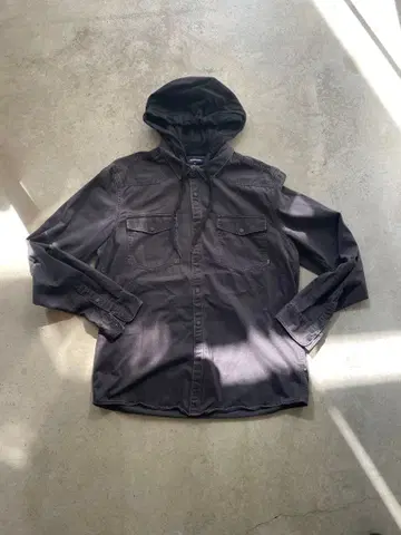 페이드 블랙 후드 부착 셔츠 도킹 셔츠