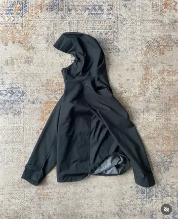 유니클로 블록 테크 후드티 (3D 컷) 블랙