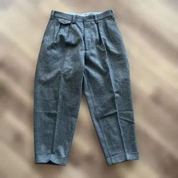 BEAMS+ 2 플리츠 그레이 슬랙스 울 트라우저