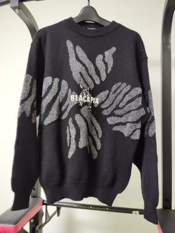 BLACKPIA 동물 패턴 크루넥 니트