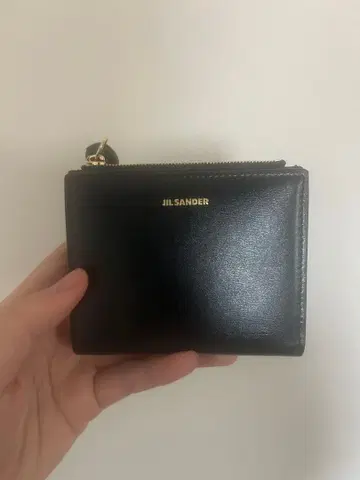 질샌더 블랙 가죽 이단 접이식 지갑