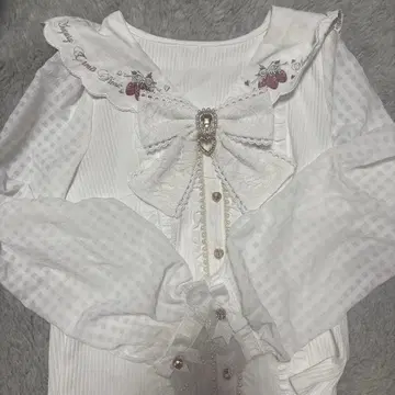 LIZLISA 스트로베리 자수 세일러 리브 블라우스 화이트