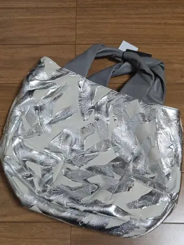 카와카와 kawakawa 호일 가공 토트백