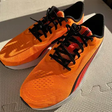 푸마 스니커즈 오렌지 컬러