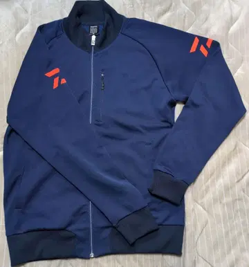 새상품급 DAIWA 다이와 트랙 자켓 네이비