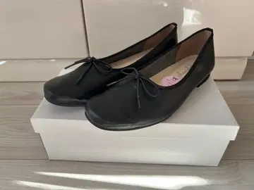 리본 포함 블랙 발레 슈즈