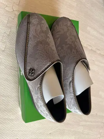 간호화 그레이 245