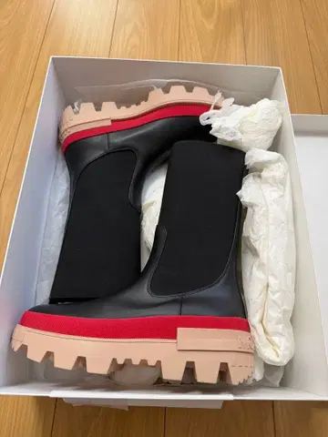 MONCLER NEUE CHELSEA HIGH 부츠 39 시착만 한 상품