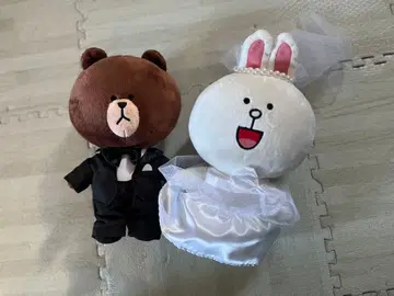 브라운과 코니의 웨딩 봉제 인형