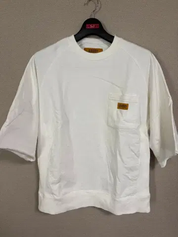 UNIVERSAL OVERALL 화이트 반팔 맨투맨 새상품급