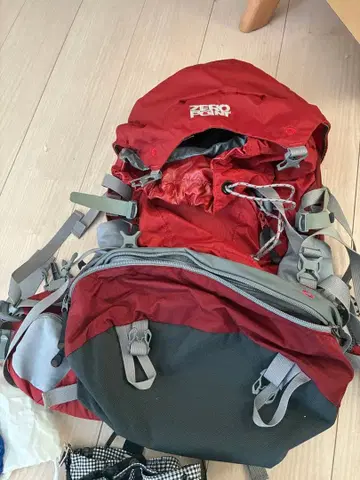 몽벨 ZERO POINT 등산 백팩 빨간색/그레이