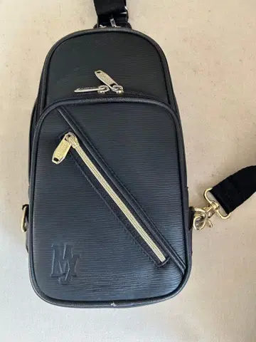 마제스티 블랙 숄더백 M Y 로고 포함