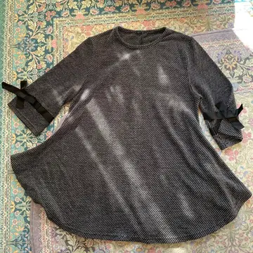 리본 포함 니트 튜닉 블랙 화이트