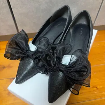 RANDA 리본 라메 플랫 펌프스