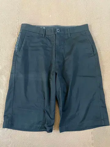 VOLCOM 블랙 숏팬츠 32인치