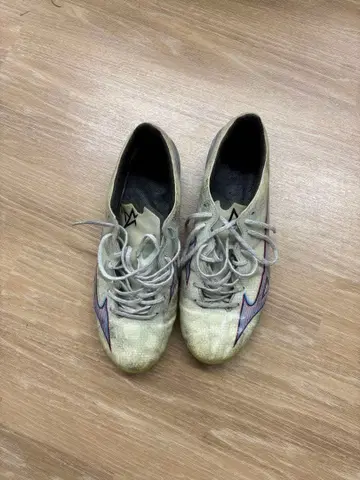 미즈노 축구화 화이트/퍼플