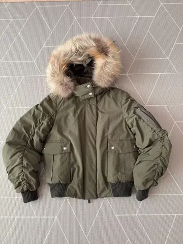 TATRAS 숏 다운 올리브